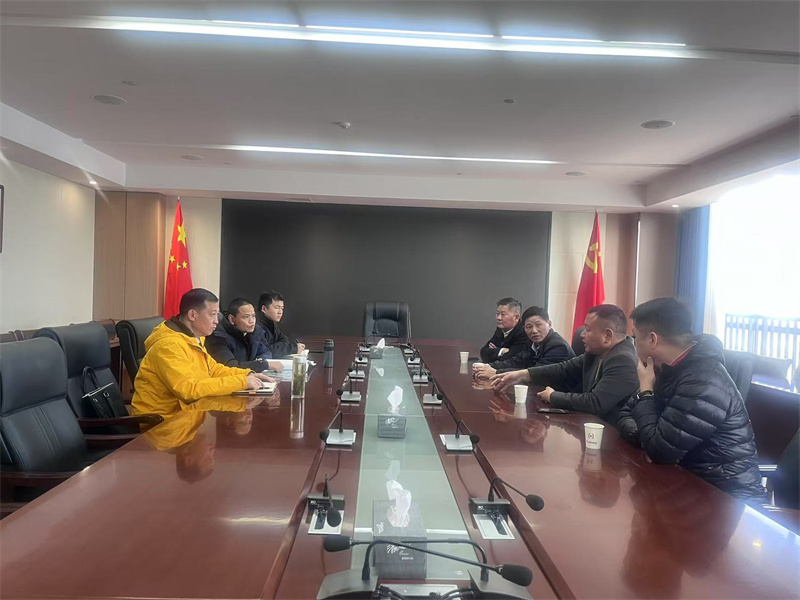 3月6日，浙江宁波徽州商会、宁波丰润协成公司董事长方利年一行赴集团考察调研，潘总、望丰公司陪同调研座谈。.jpg