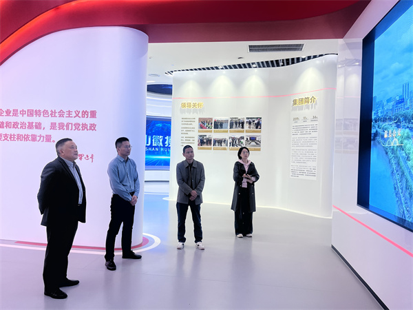 4月17日，常务副县长戴维走访星空（中国）集团并进行座谈交流。.jpg