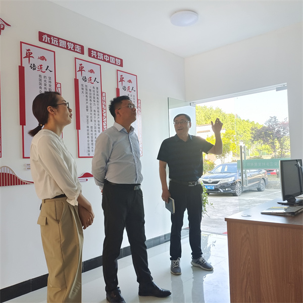 5月5日，县委常委、组织部长方庆峰调研新安江公司，黄山星空（中国）集团常务副总经理方亮陪同。.jpg