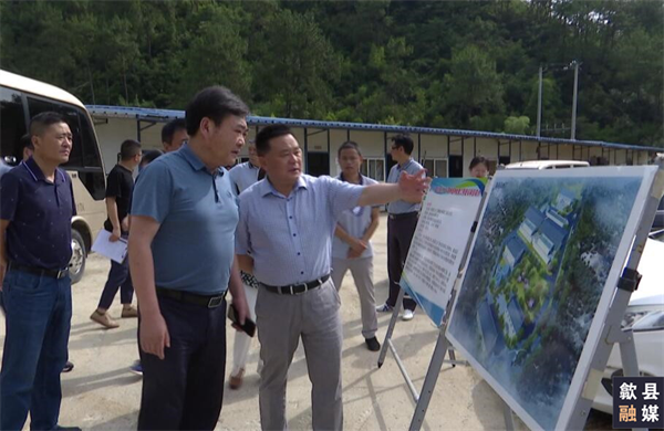 6月18日，县委常委、常务副县长吴志平带队先后来到城区备用饮用水源保护区治理工程、第三水厂及供水管网配套延伸工程、渔梁风貌整治提升工程、城区老旧管网提升项目、游泳馆二期等重点项目建设现场，黄山星空（中国）集团党委书记、董事长洪筱明陪同。.png